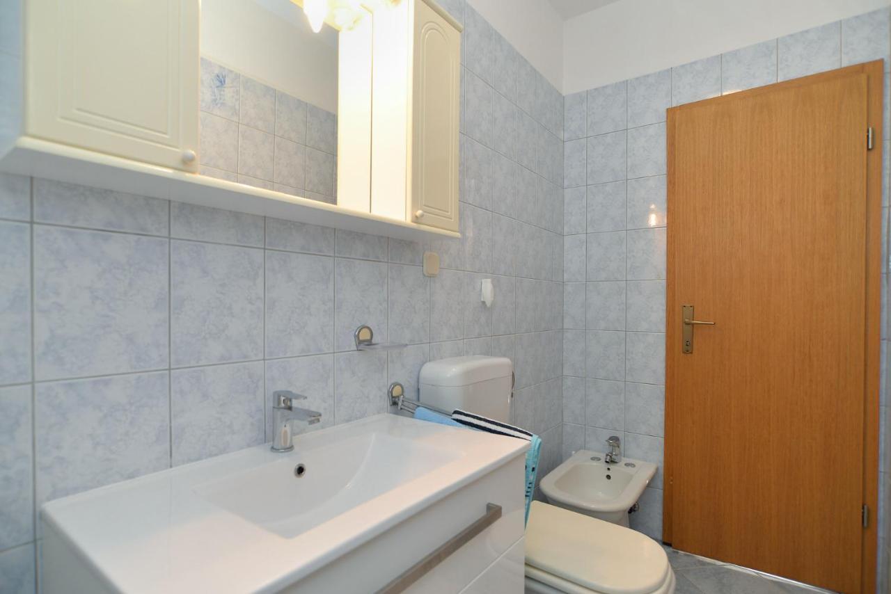 Apartments Vrcevan 811 Medulin Extérieur photo